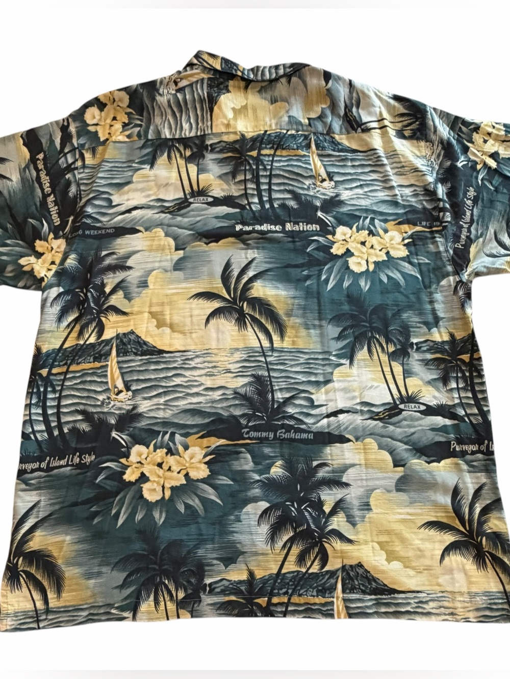 Vintage Tommy Bahama Hawaiian Camp Shirt.  Men’s Size Large